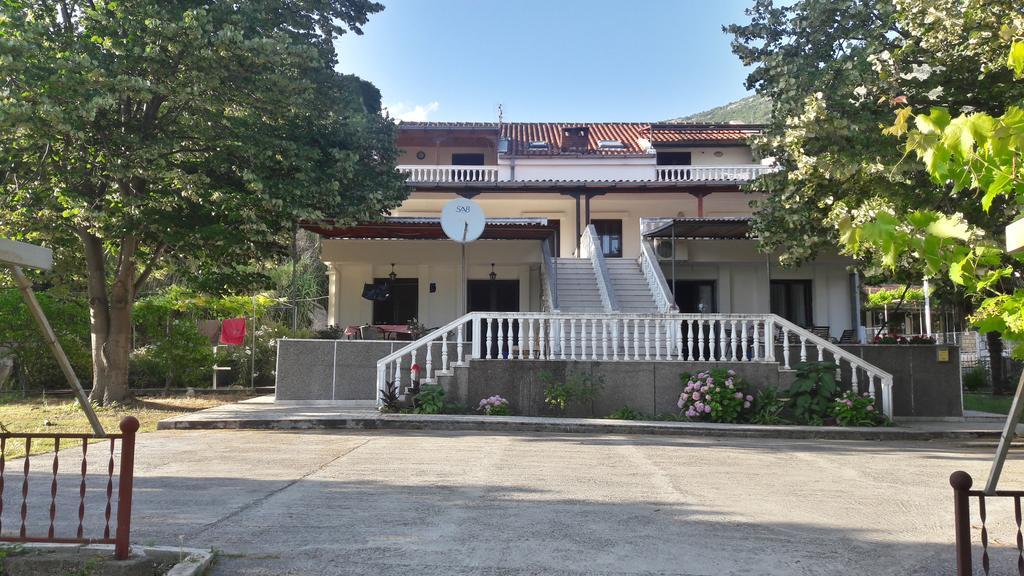 Vuko I Magdalena Midzor Apartment Petrovac Bagian luar foto