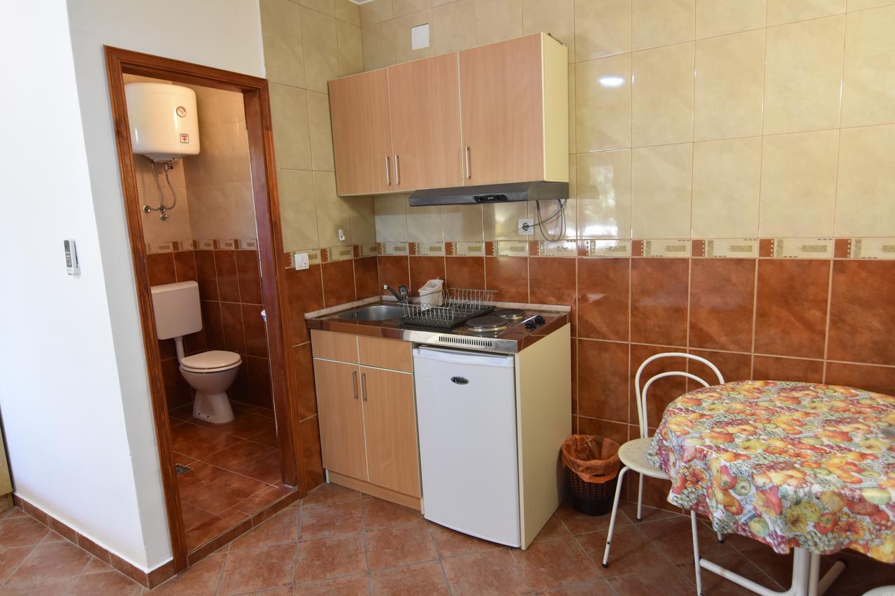 Vuko I Magdalena Midzor Apartment Petrovac Bagian luar foto